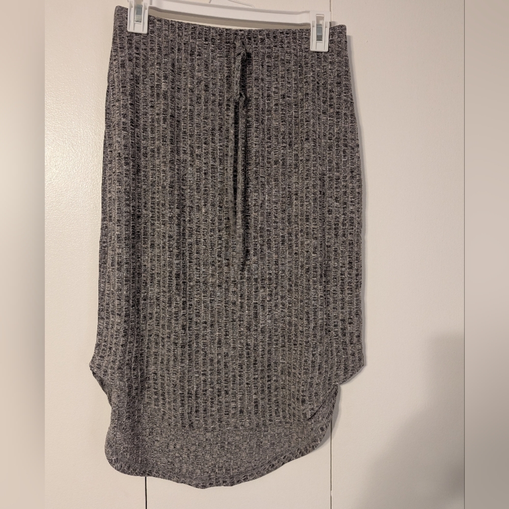Gray Ribbed Midi Skirt with High-Low Hem